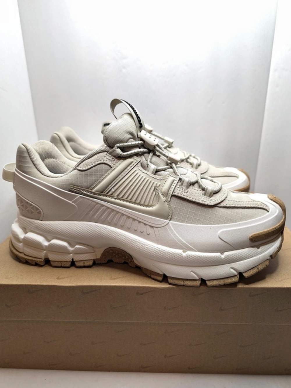 Nike Women's Zoom Vomero 5 Roam Winterized 'Sail Light' HQ2181-100 Size 9